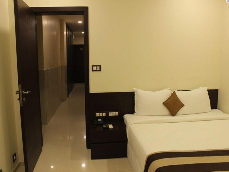 Oyo 16703 Hotel The Platinum 콜카타 외부 사진
