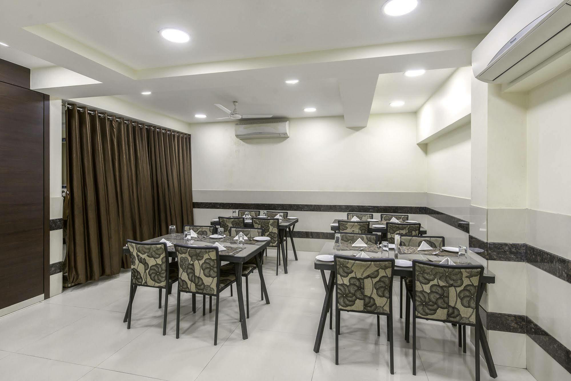 Oyo 16703 Hotel The Platinum 콜카타 외부 사진