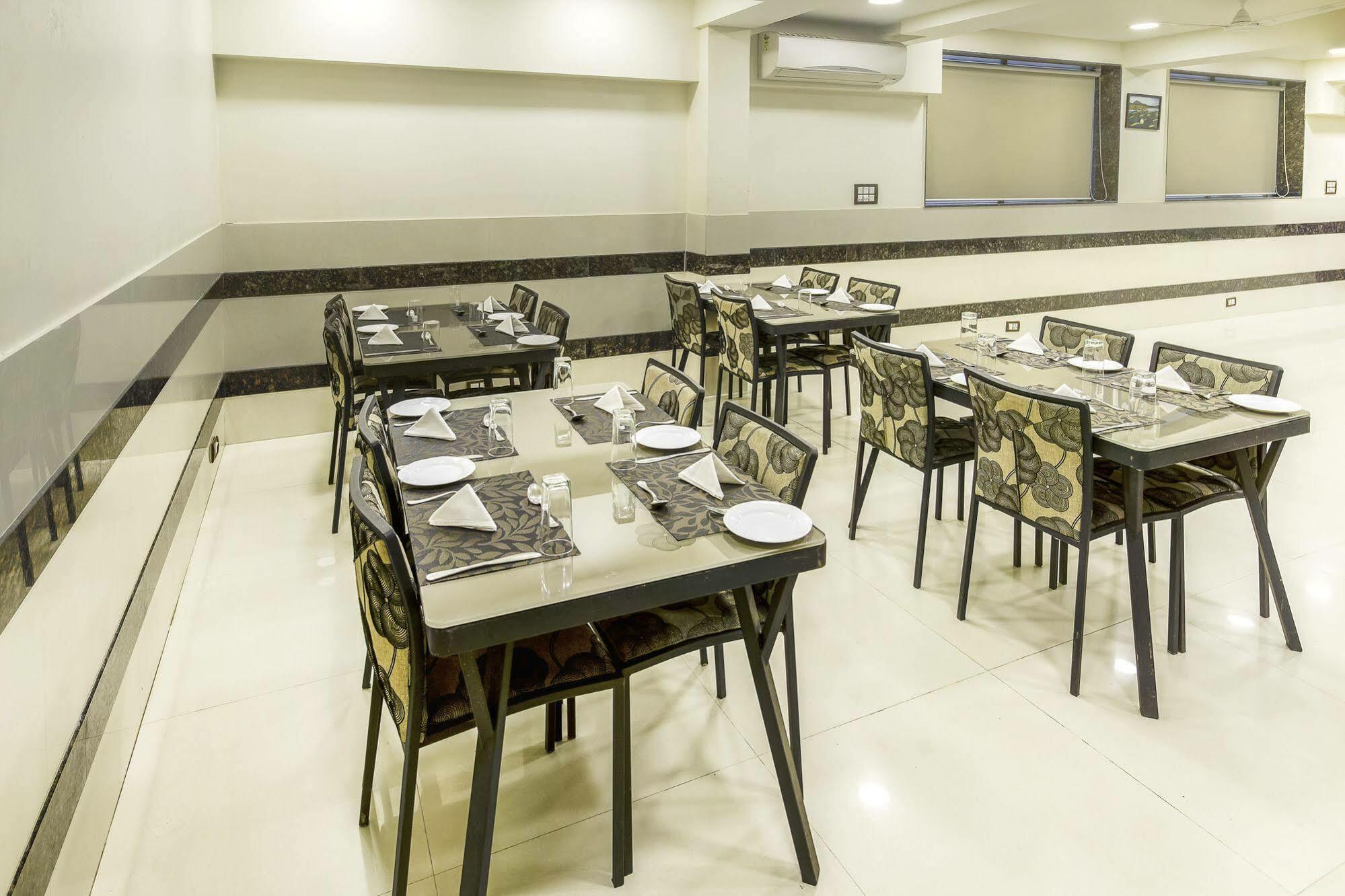 Oyo 16703 Hotel The Platinum 콜카타 외부 사진