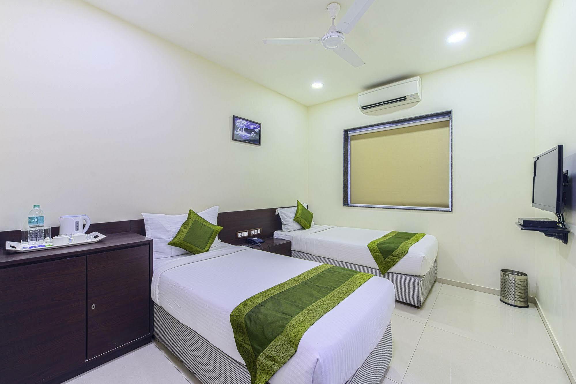 Oyo 16703 Hotel The Platinum 콜카타 외부 사진