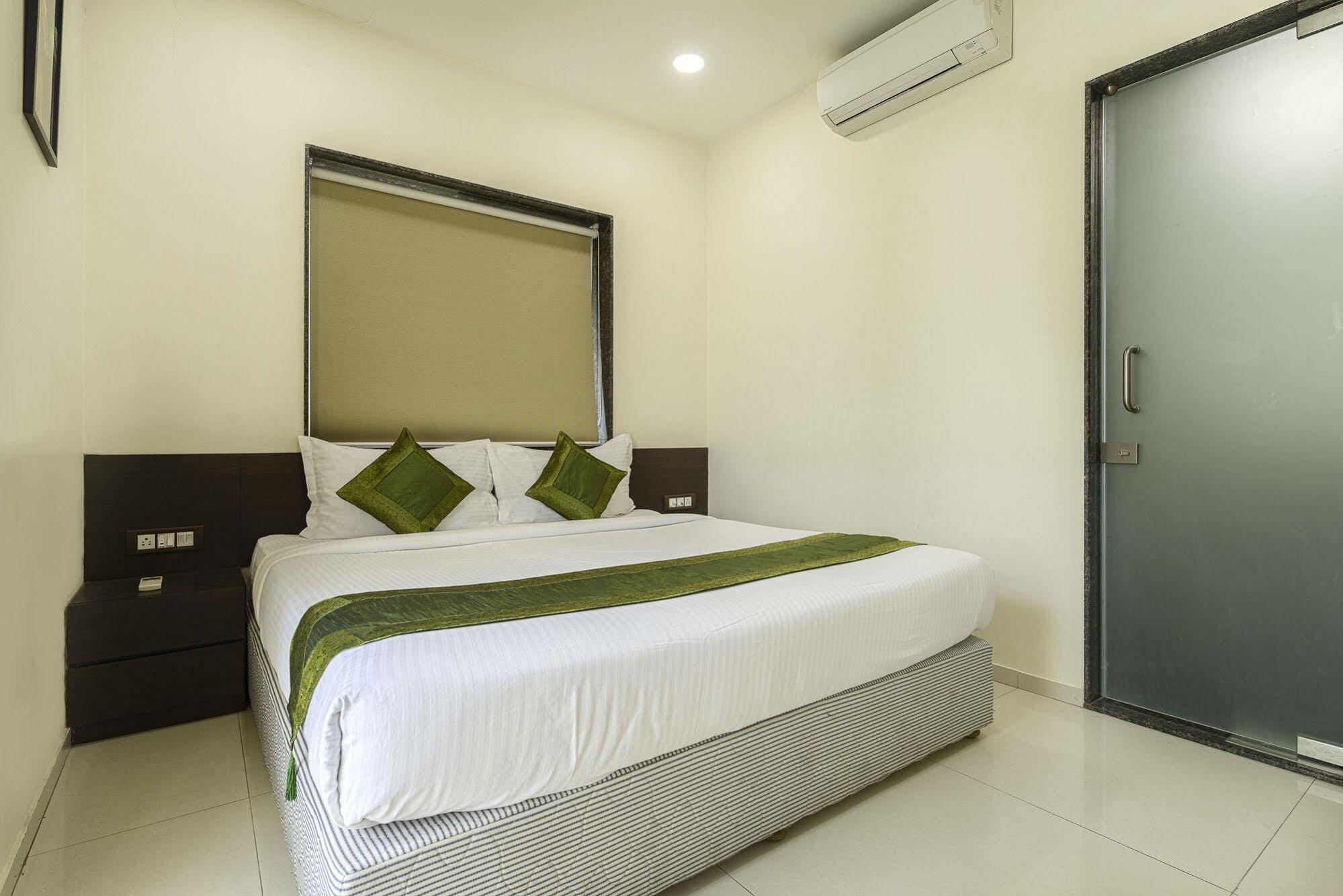 Oyo 16703 Hotel The Platinum 콜카타 외부 사진