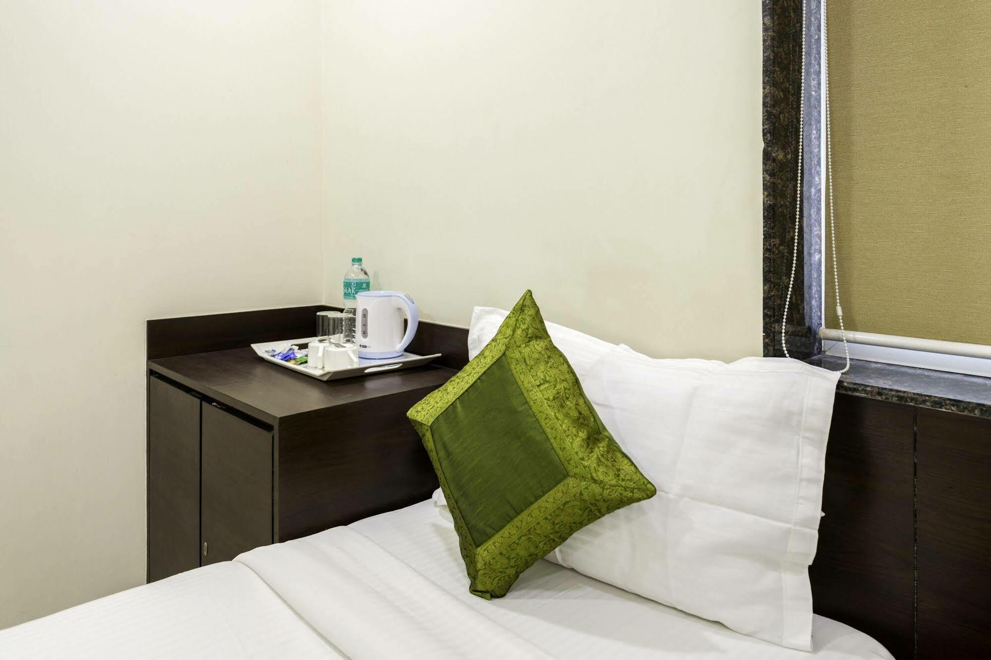 Oyo 16703 Hotel The Platinum 콜카타 외부 사진