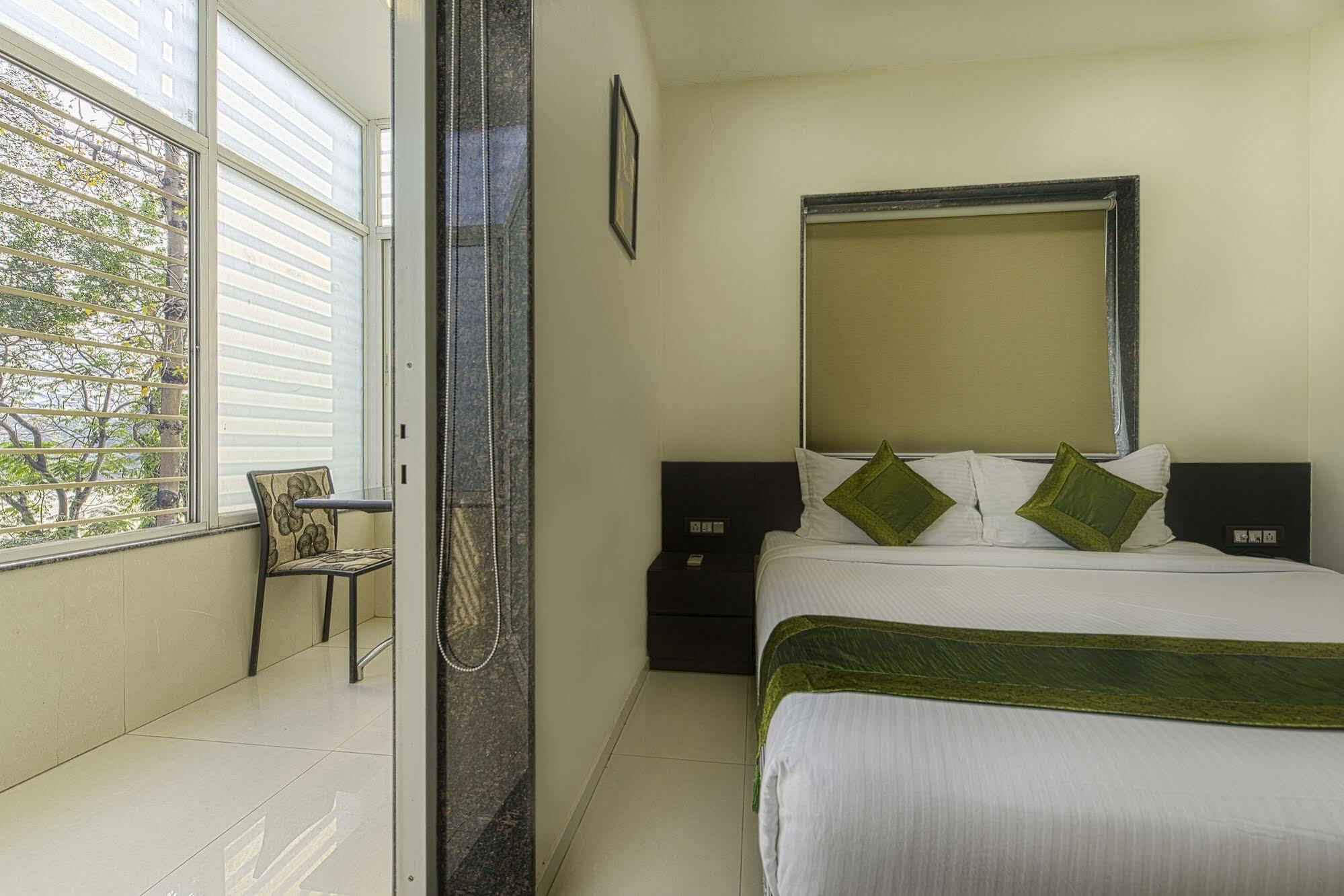 Oyo 16703 Hotel The Platinum 콜카타 외부 사진