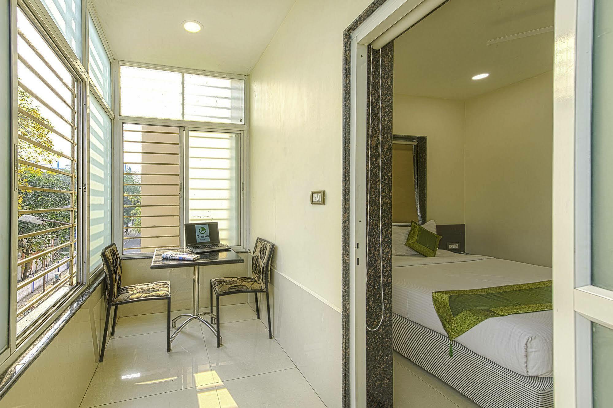 Oyo 16703 Hotel The Platinum 콜카타 외부 사진
